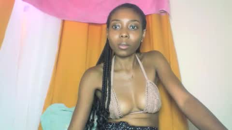 layannek online show from 11.18.25