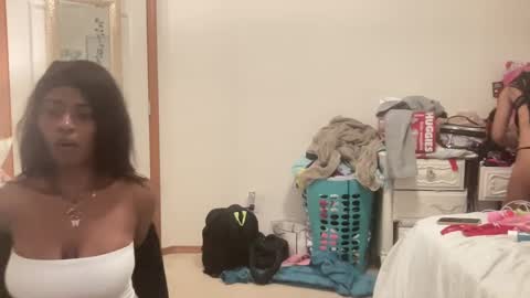 layla online show from 09.26.25