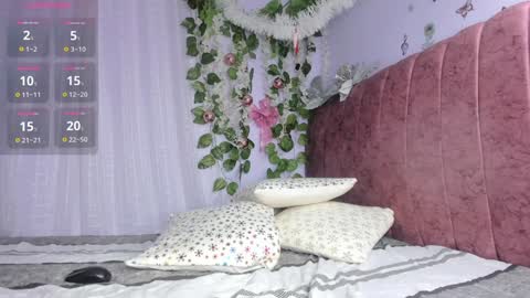 layla_17 online show from 12.30.24