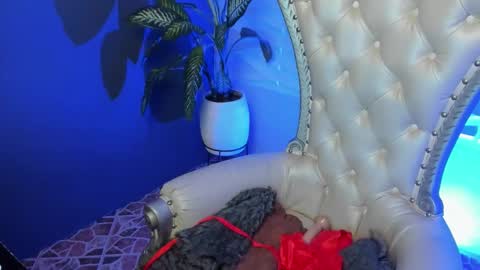 Layla online show from 10.31.25