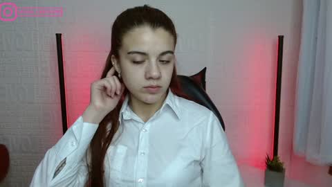 Snapshot of layla_castilloo chatting on 12.18.24 Layla online show from 12.18.24