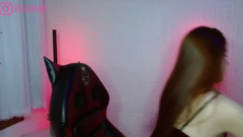 Snapshot of layla_castilloo chatting on 12.28.24 Layla online show from 12.28.24