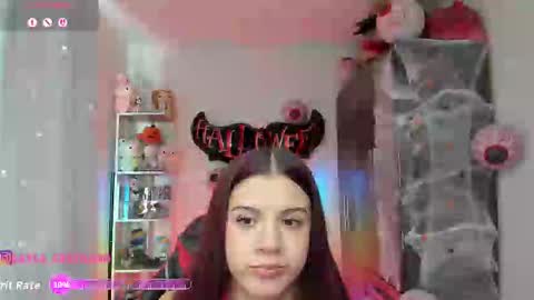 Snapshot of layla_castilloo chatting on 10.07.25 Layla online show from 10.07.25