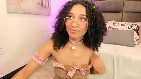 Snapshot of layla_clarke chatting on 09.19.25 layla_clarke online show from 09.19.25