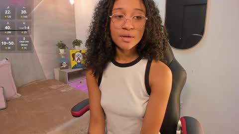 Snapshot of layla_clarke chatting on 11.27.25 layla_clarke online show from 11.27.25