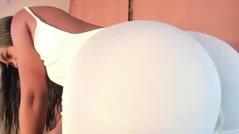 Snapshot of laylacarteer chatting on 09.24.25 LAYLA online show from 09.24.25