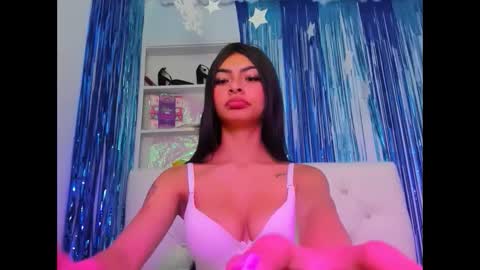 Layla online show from 10.06.25