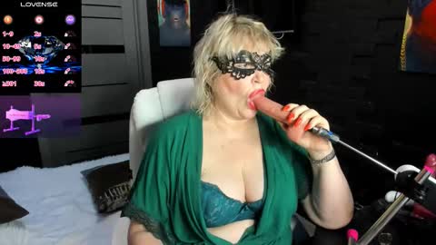 Snapshot of laylalaylamilf chatting on 01.06.26 laylalaylamilf online show from 01.06.26