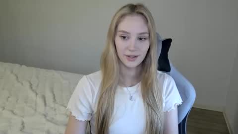 LaylaPretty001 online show from 10.31.25