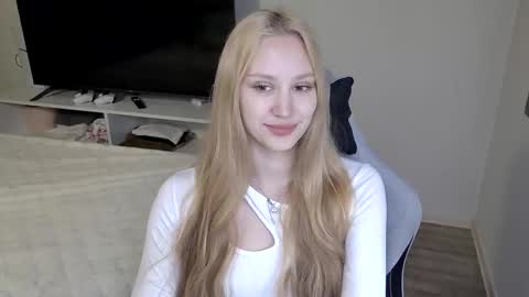Snapshot of laylapretty001 chatting on 04.18.26 LaylaPretty001 online show from 04.18.26