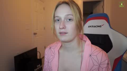 Layla Universe online show from 11.26.25