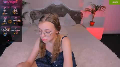 layriantavee online show from 01.13.25