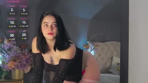 Snapshot of leah_brooks chatting on 11.06.25 Dia online show from 11.06.25