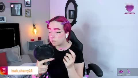 Snapshot of leah_cherry chatting on 05.08.26 Leah online show from 05.08.26