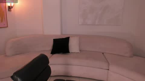 leahnovac online show from 11.13.25