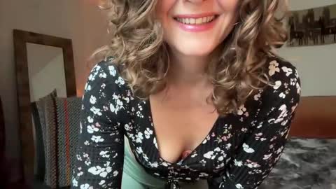 Leah Sparkles online show from 11.02.25