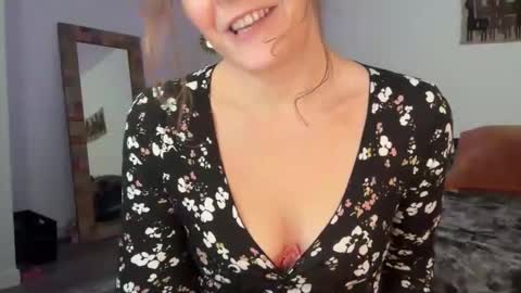 Leah Sparkles online show from 12.04.25