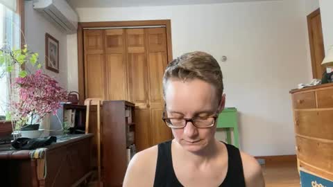 Snapshot of leahwilde chatting on 02.18.25 Lee online show from 02.18.25