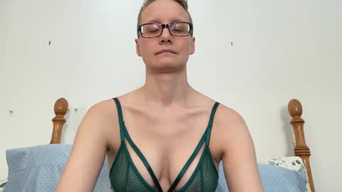 Snapshot of leahwilde chatting on 02.26.25 Lee online show from 02.26.25