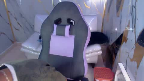 Snapshot of leam_1 chatting on 11.22.25 leam_1 online show from 11.22.25