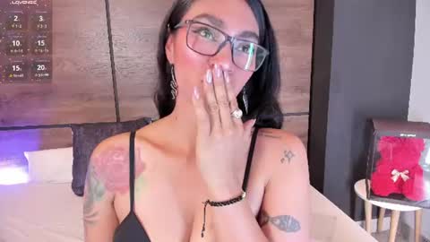 Snapshot of leamonroe__ chatting on 06.26.26 Hey Im Lea online show from 06.26.26