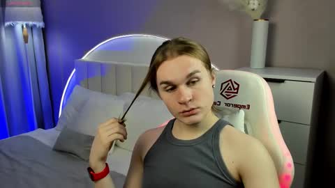 Leanu online show from 11.27.25