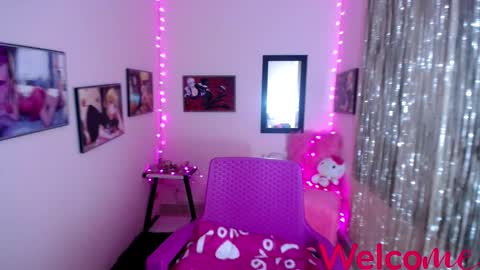 Snapshot of leandra_sex chatting on 02.24.25 Leandra online show from 02.24.25