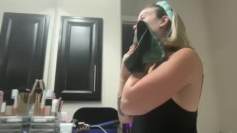 leanneluxecouple online show from 09.23.25