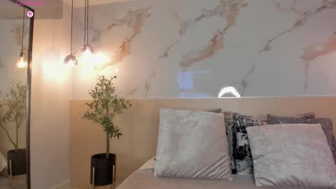 Snapshot of leathompson1 chatting on 12.03.25 online show from 12.03.25