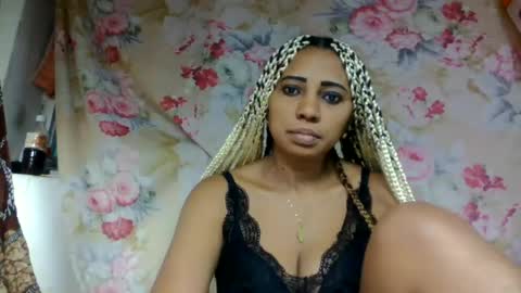 Snapshot of leatianaa chatting on 06.19.26 leatianaa online show from 06.19.26