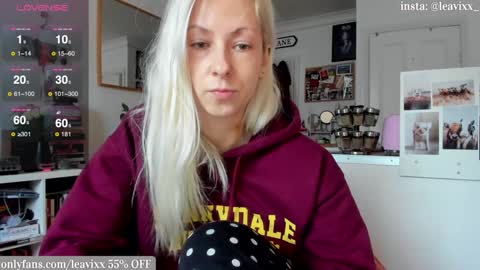 Snapshot of leavixx chatting on 12.11.24 LeaVixx online show from 12.11.24