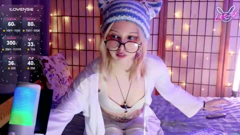 Snapshot of lee_ex chatting on 11.23.25 Lee ex online show from 11.23.25