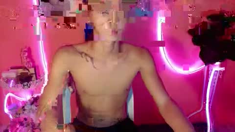 Snapshot of leemoreno18 chatting on 09.19.25 leemoreno18 online show from 09.19.25