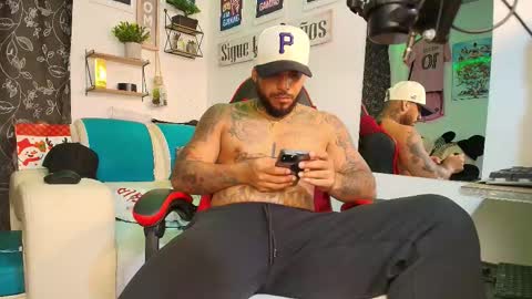 Snapshot of leenar_key chatting on 11.14.25 leenar_key online show from 11.14.25