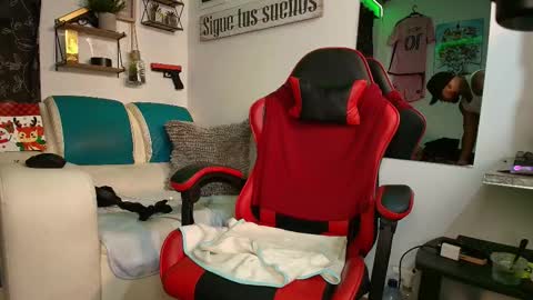 Snapshot of leenar_key chatting on 11.21.25 leenar_key online show from 11.21.25