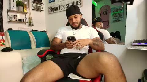 Snapshot of leenar_key chatting on 11.28.25 leenar_key online show from 11.28.25