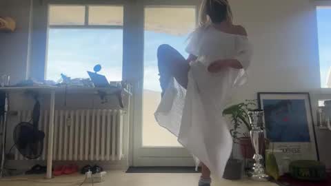 Snapshot of legsylegsinton chatting on 11.05.25 legsylegsinton online show from 11.05.25