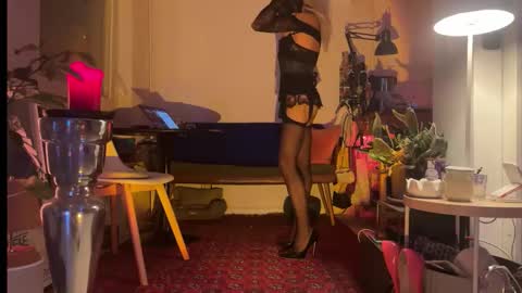 Snapshot of legsylegsinton chatting on 11.22.25 legsylegsinton online show from 11.22.25