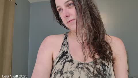 Leia Swift online show from 02.08.25