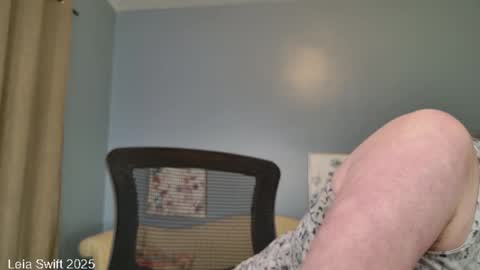 Leia Swift online show from 02.15.25