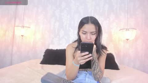 Snapshot of leigh_angels chatting on 11.12.25 LEIGH ANGELS online show from 11.12.25