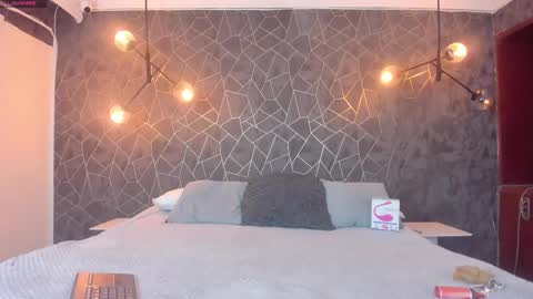 Snapshot of leigh_angels chatting on 11.17.25 LEIGH ANGELS online show from 11.17.25