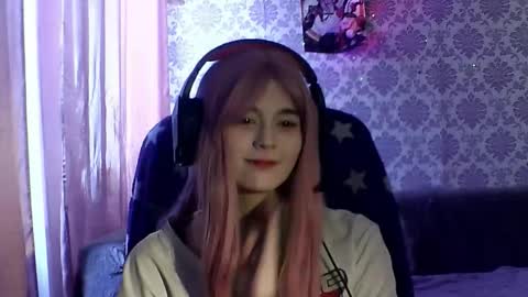 Snapshot of leigharedcross chatting on 02.06.26 Viola online show from 02.06.26