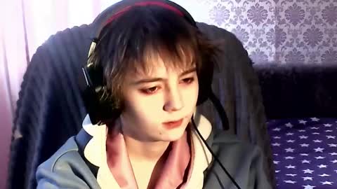 Snapshot of leigharedcross chatting on 02.12.26 Viola online show from 02.12.26