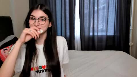 Leila online show from 04.21.26