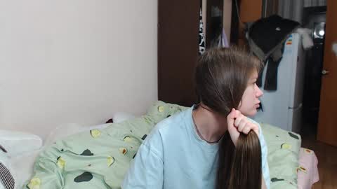 leila_bambi_ online show from 12.30.24