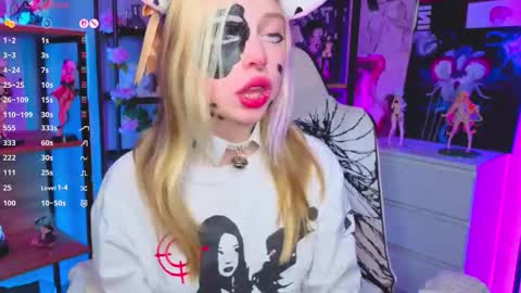 Leila online show from 11.11.25