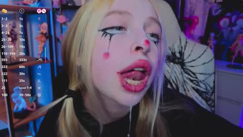 Leila online show from 11.28.25