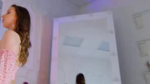 Snapshot of leilaparson chatting on 11.14.25 Leila online show from 11.14.25