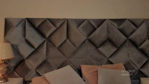 Leizathompson online show from 11.18.25